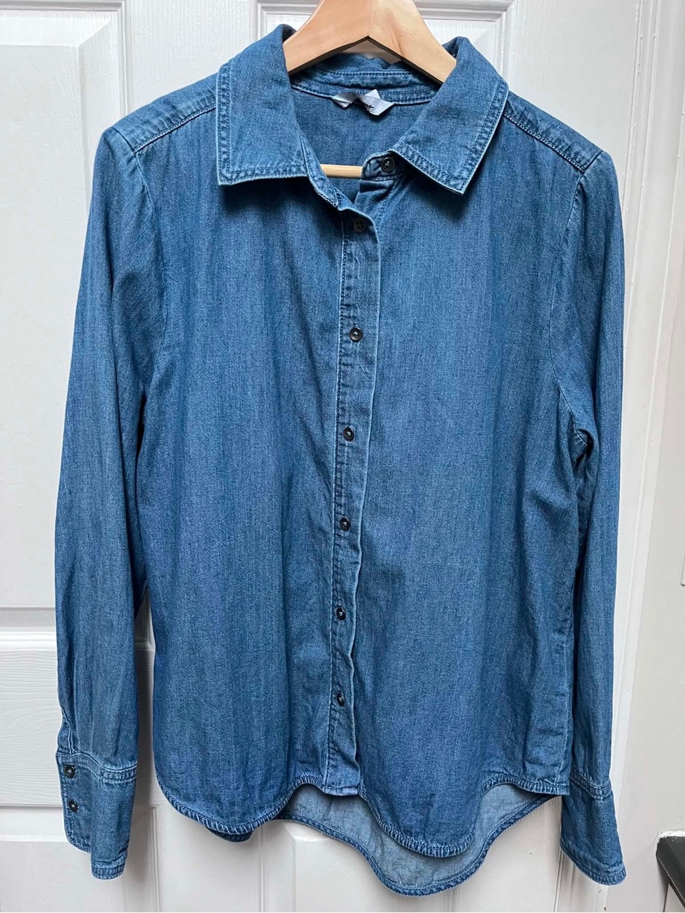 Reitmans Denim Long-Sleeve Button-Down Shirt in Blue